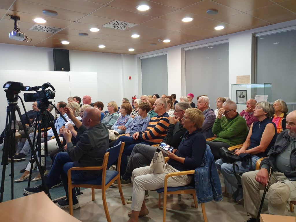 Literarni večer "Kuharski recepti za vremenske ujem" v Knjižnici Makse Samsa, gost Andrej Velkavrh